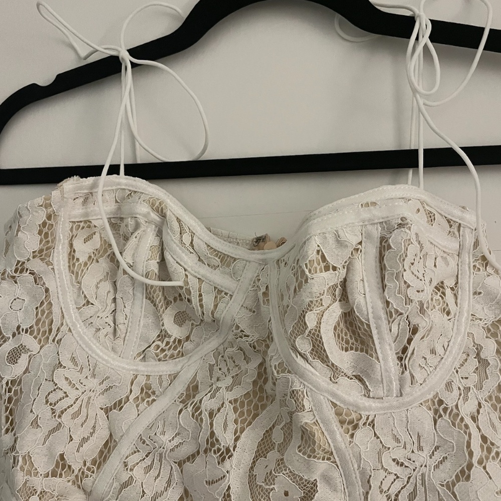 BRAND NEW WITH TAGS Superdown Stasia Lace Bodysuit - L - Picture 4 of 6